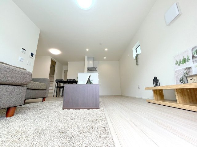 あきる野市草花　全3棟の居間・リビング|2025年撮影