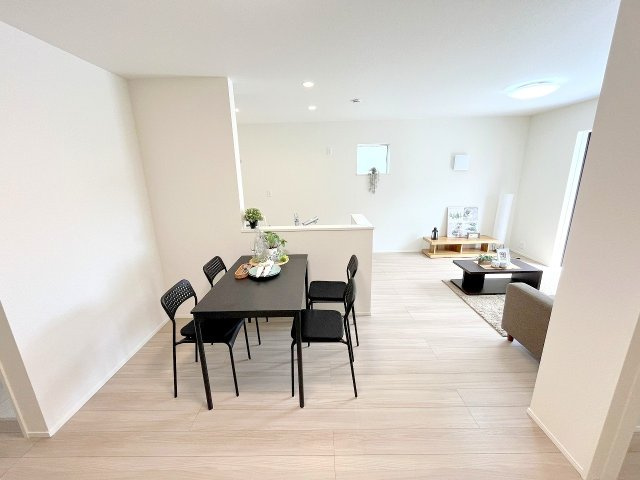 あきる野市草花　全3棟の居間・リビング|2025年撮影