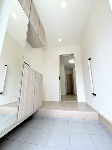 あきる野市草花　全3棟の玄関|2025年撮影