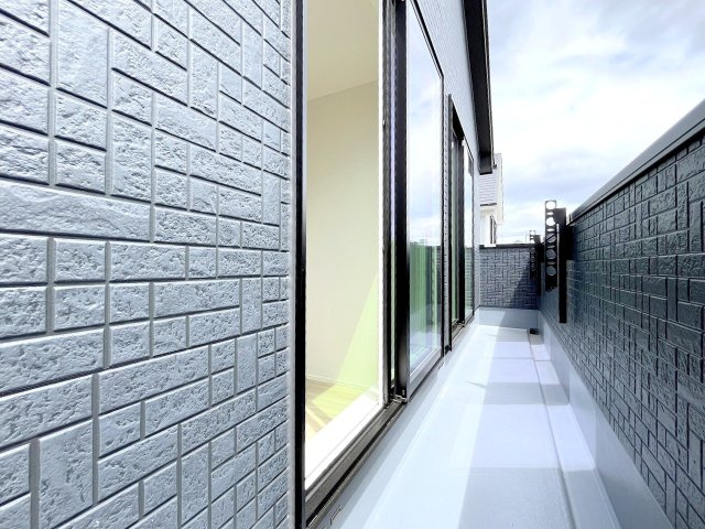 あきる野市草花　全3棟のバルコニー|2025年撮影