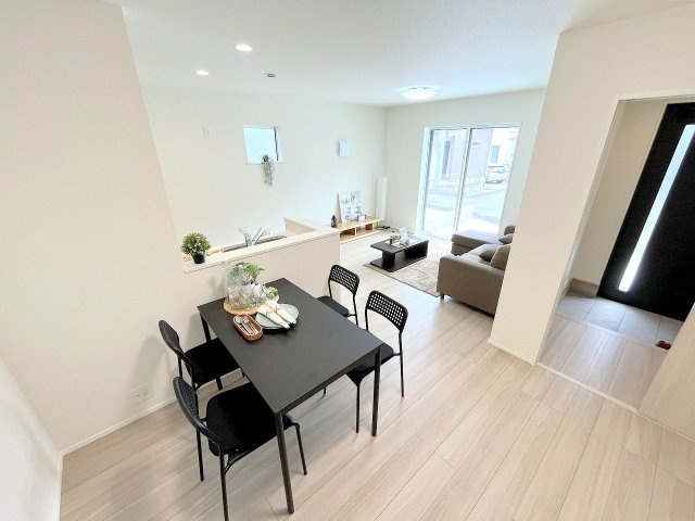 あきる野市草花　全3棟の居間・リビング|2025年撮影