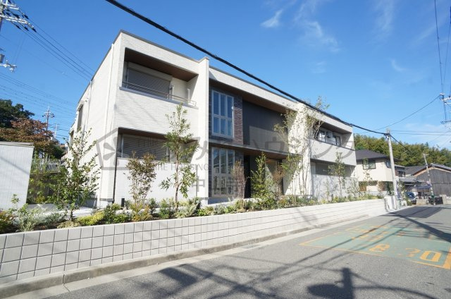 CELFENA宝塚・川面の外観