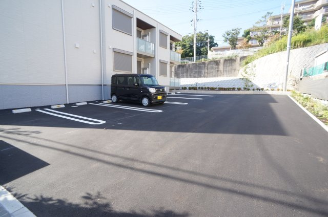 CELFENA宝塚・川面の駐車場