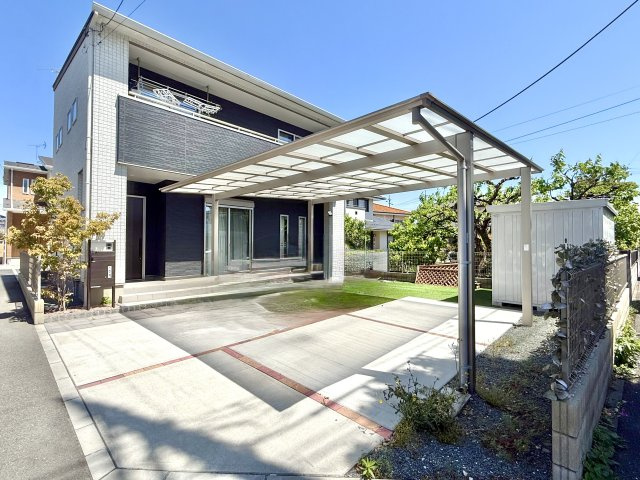 【中古戸建】前橋市下小出町3丁目の外観|■外観｜土日のご見学はもちろん、平日・夜間のご案内も大歓迎です♪「今から見たい」や「仕事終わりに見たい」にもご対応できますのでお気軽にお問い合わせください！