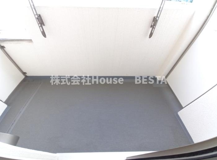 カスタリア三宮のバルコニー