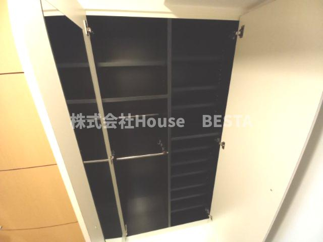 カスタリア三宮の収納