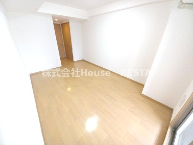 カスタリア三宮の洋室