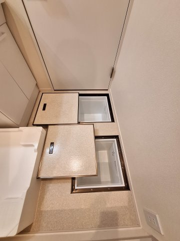プラム城山の玄関