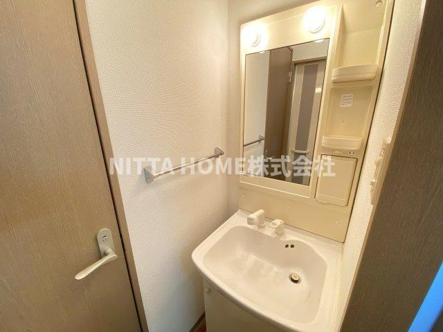 レスポワールの洗面所|シャワー付きの洗面台朝の準備も楽々です！