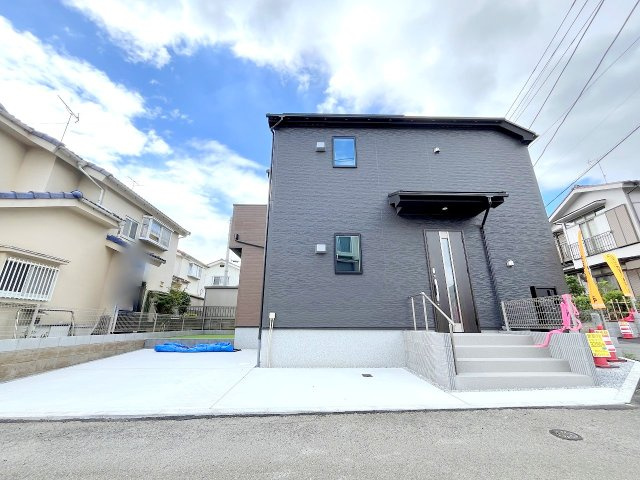 あきる野市草花　全3棟の外観