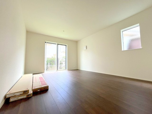 あきる野市草花　全3棟の居間・リビング