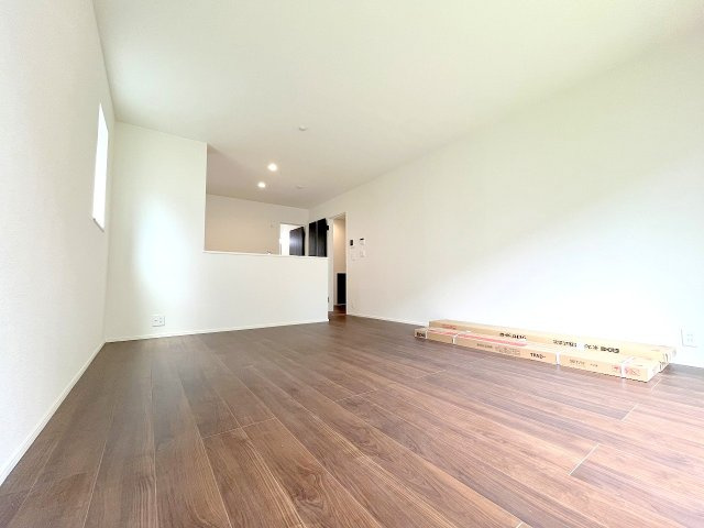 あきる野市草花　全3棟の居間・リビング