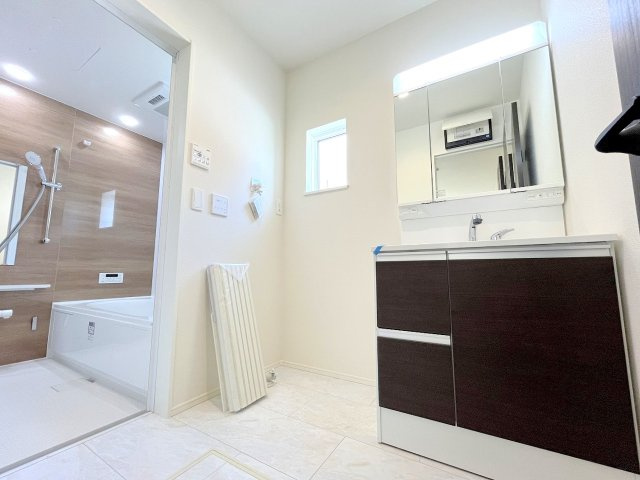 あきる野市草花　全3棟の洗面所