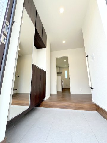 あきる野市草花　全3棟の玄関