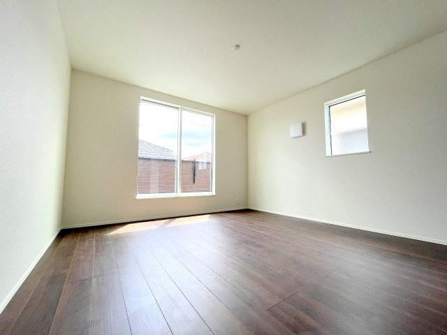 あきる野市草花　全3棟の洋室