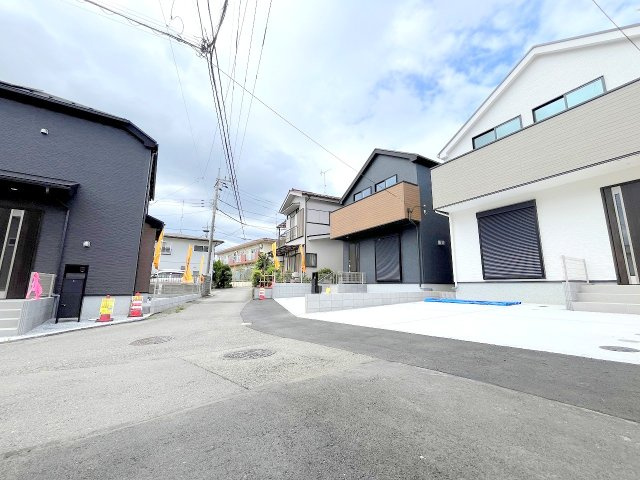 あきる野市草花　全3棟の前面道路含む現地写真