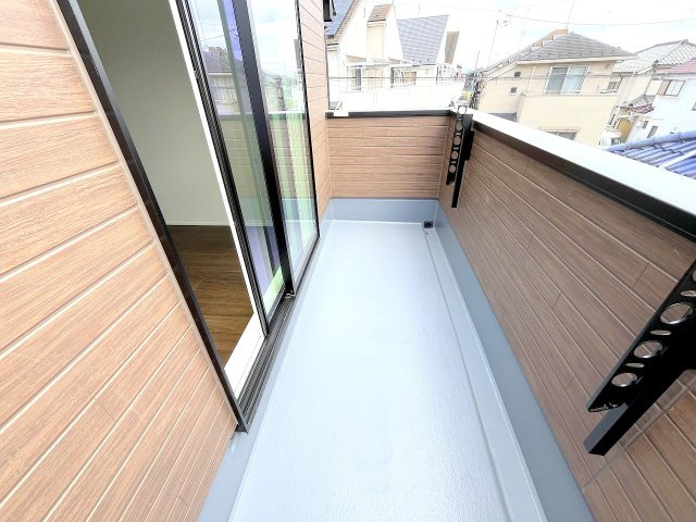 あきる野市草花　全3棟のバルコニー