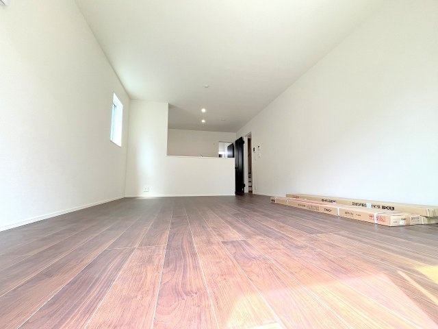 あきる野市草花　全3棟の居間・リビング