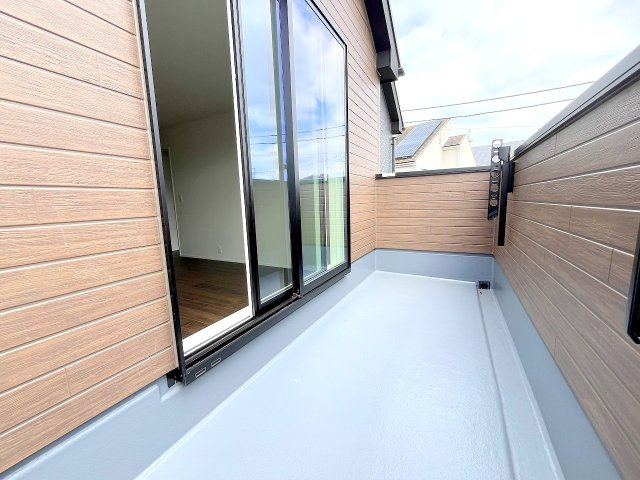 あきる野市草花　全3棟のバルコニー