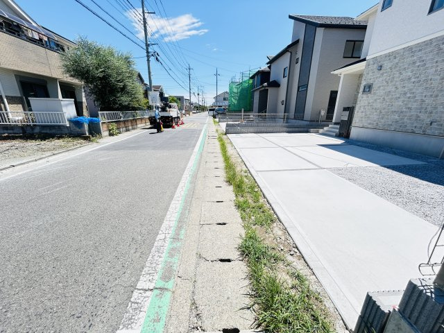 新築　高崎市新町　Blooming　Garden　4号棟の前面道路含む現地写真|現地写真　北側接道幅員約6ｍ
