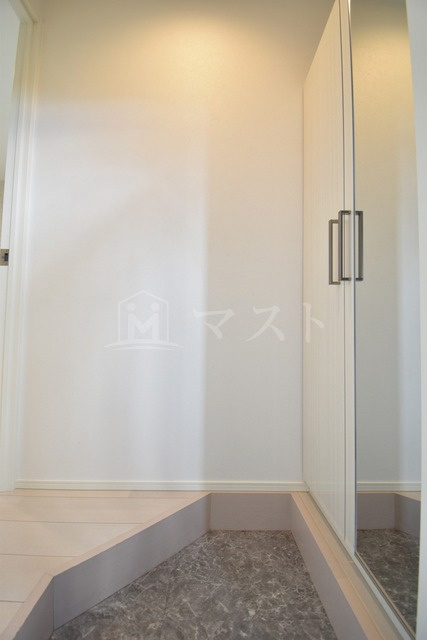 グレイスナカモトの玄関