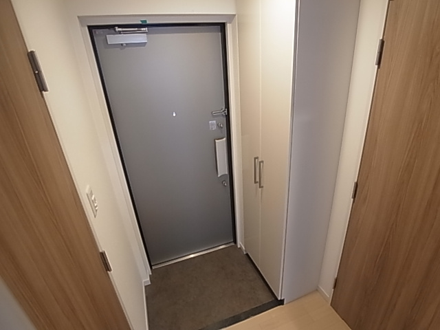神戸市兵庫区大開通７丁目の賃貸マンションの玄関|シューズボックス付き