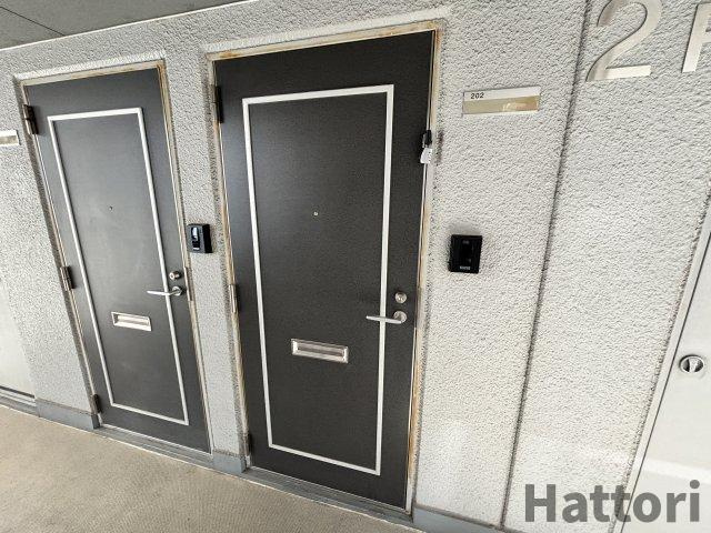 ペンギンメディアボックスの玄関