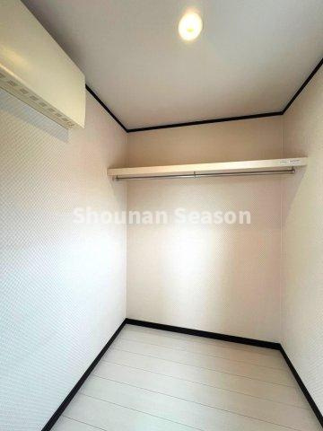 【収納】 | お洋服はもちろん、普段出し入れの少ない季節物も片付く「WIC」
面倒な衣替えの手間を省きます♪　
