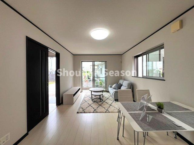 【居間・リビング】 | お家賃と変わらない月額お支払い額で、マイホームを手に入れませんか♪
資金を抑えて、生活に備えられますよ。