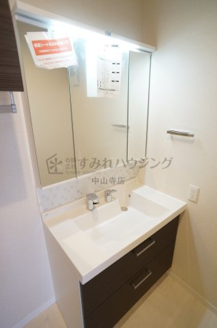 Espoir 宝塚・川面の洗面所