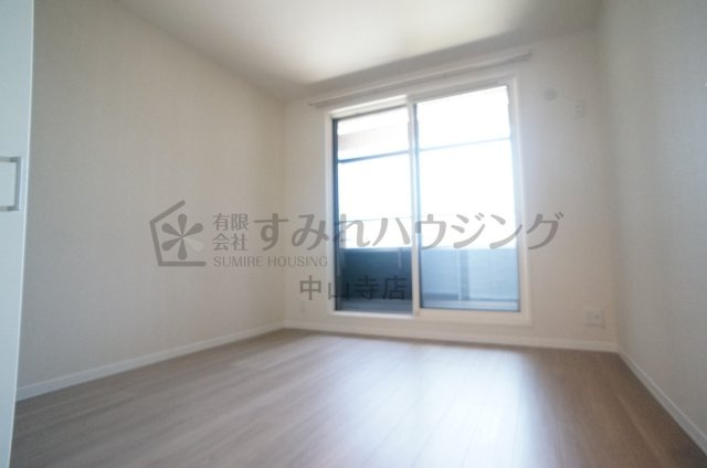 Espoir 宝塚・川面の洋室