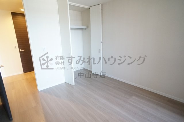 Espoir 宝塚・川面の洋室