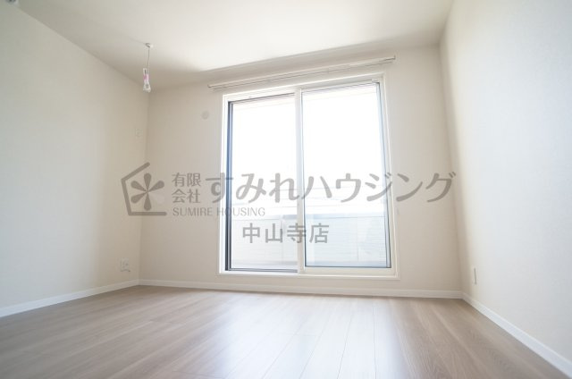 Espoir 宝塚・川面の洋室