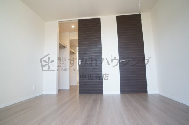 Espoir 宝塚・川面の洋室