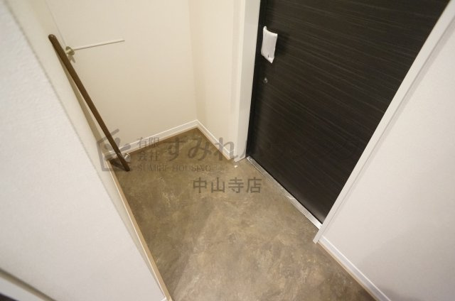 Espoir 宝塚・川面の玄関