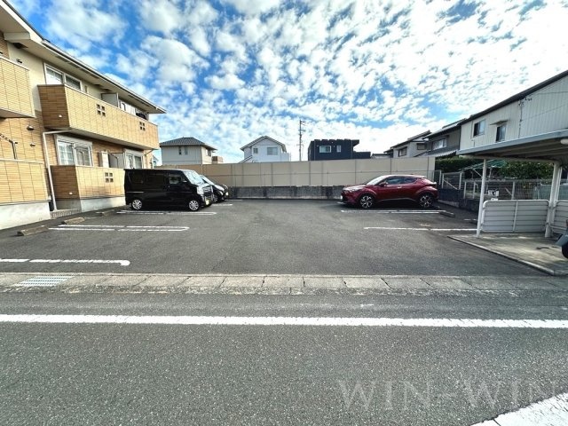 プレミールの駐車場