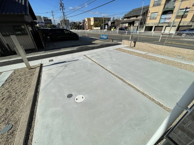 ハートフルタウン千種区香流橋｜名古屋市の戸建ならホームアップの駐車場|【売主施工例】並列2台駐車可能