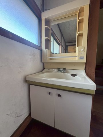 潮来市須賀　中古戸建の独立洗面台