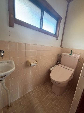 潮来市須賀　中古戸建のトイレ