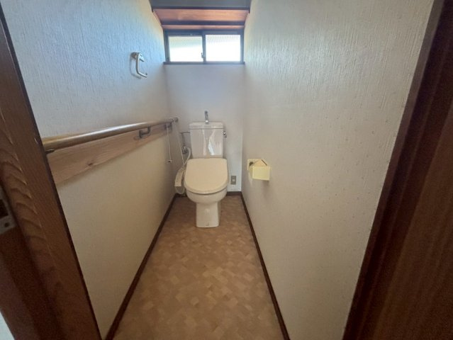 潮来市須賀　中古戸建のトイレ