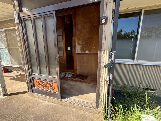 潮来市須賀　中古戸建の玄関