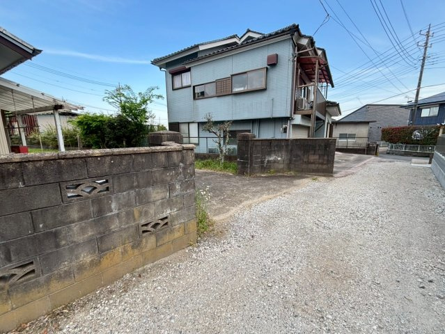 潮来市須賀　中古戸建の前面道路含む現地写真