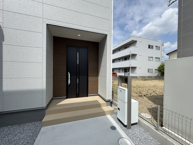 三郷市早稲田７丁目新築戸建のエントランス|エントランス・玄関ポーチ