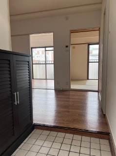 ホワイトスワン明石の玄関