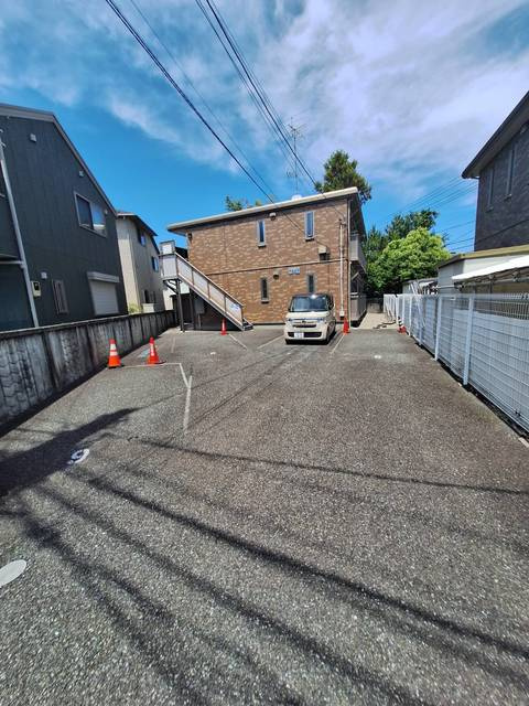 アゼリアの駐車場