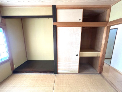 滑川町羽尾 中古戸建の和室|１階 和室（６帖）収納・床の間