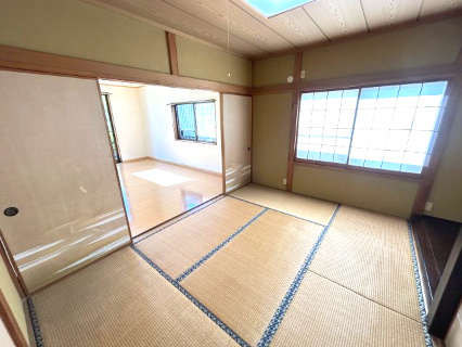滑川町羽尾 中古戸建の和室|１階 和室（６帖）収納・床の間