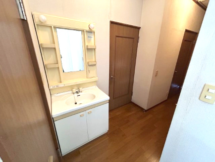 滑川町羽尾 中古戸建の独立洗面台|２階 洗面台