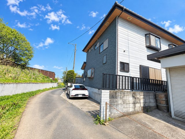 滑川町羽尾 中古戸建の前面道路含む現地写真