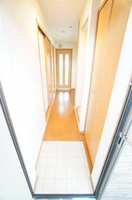 【玄関】 | クラール・シーズンⅡ | ※同物件・反転タイプの写真です。